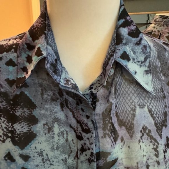 Women's Blouse Sz L. Blue/Purple/Black Snake-like print. Button down. 100% Rayon - Picture 6 of 7
